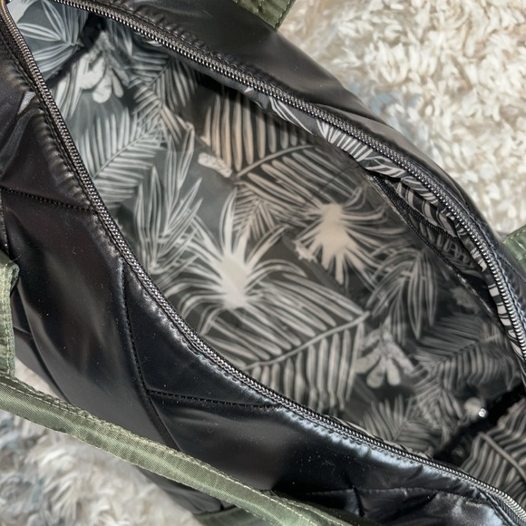 Lug Classic Duffle with Crossbody Strap -Rowboat ~ Metallic Black w/ Olive - Picture 5 of 7